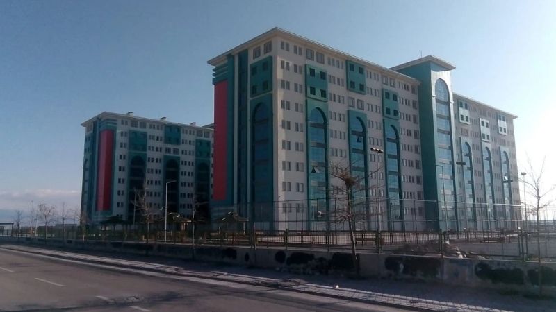 Millî Eğitim Bakanlığı'nın yayımladığı yeni yönetmelikle, Millî Eğitim Akademisi'nde görev yapacak sözleşmeli eğitim personeli seçiminde yazılı ve sözlü sınav şartı getirildi.