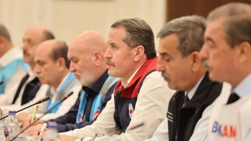 Memur-Sen ve Eğitim-Bir-Sen Genel Başkanı Ali Yalçın, “Ne gelirde adalet sağlar ne de ücrette denge sağlar. Bu tabloyu kabul etmiyoruz” dedi.