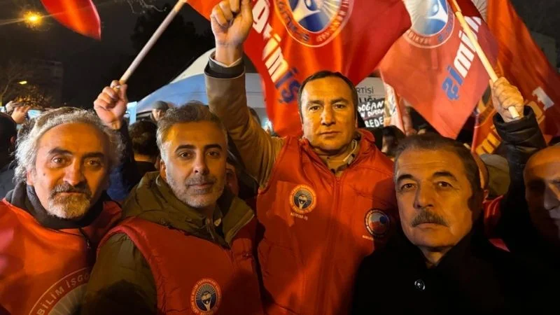 Eğitim ve Bilim İşgörenleri Sendikası (EĞİTİM İŞ) Genel Başkanı Kadem Özbay, il dışı atamalarda yaşanan mağduriyetlere dikkat çekerek Milli Eğitim Bakanlığı'ndan (MEB) ikinci bir tayin hakkı talep etti.