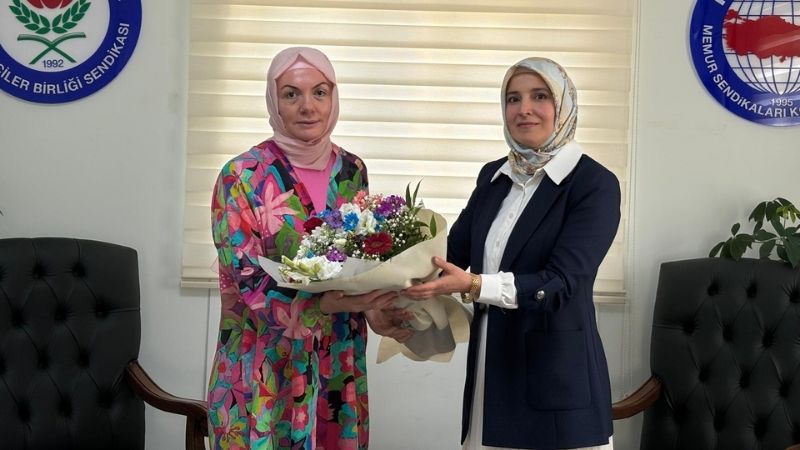 Kahramanmaraş Memur-Sen Kadınlar Komisyonu'nda Yüksel Eskalen, görevini büyük bir coşkuyla Tuğba Çiçek'e devretti.