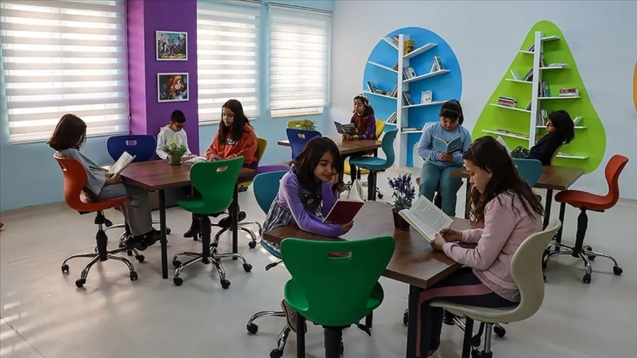 Milli Eğitim Bakanlığı (MEB), ​​​​​​​öğrencilerin kütüphanelerden daha etkin yararlanması ve kitap okumayı hayatın geneline yaymaları için uygulama kılavuzu hazırladı.