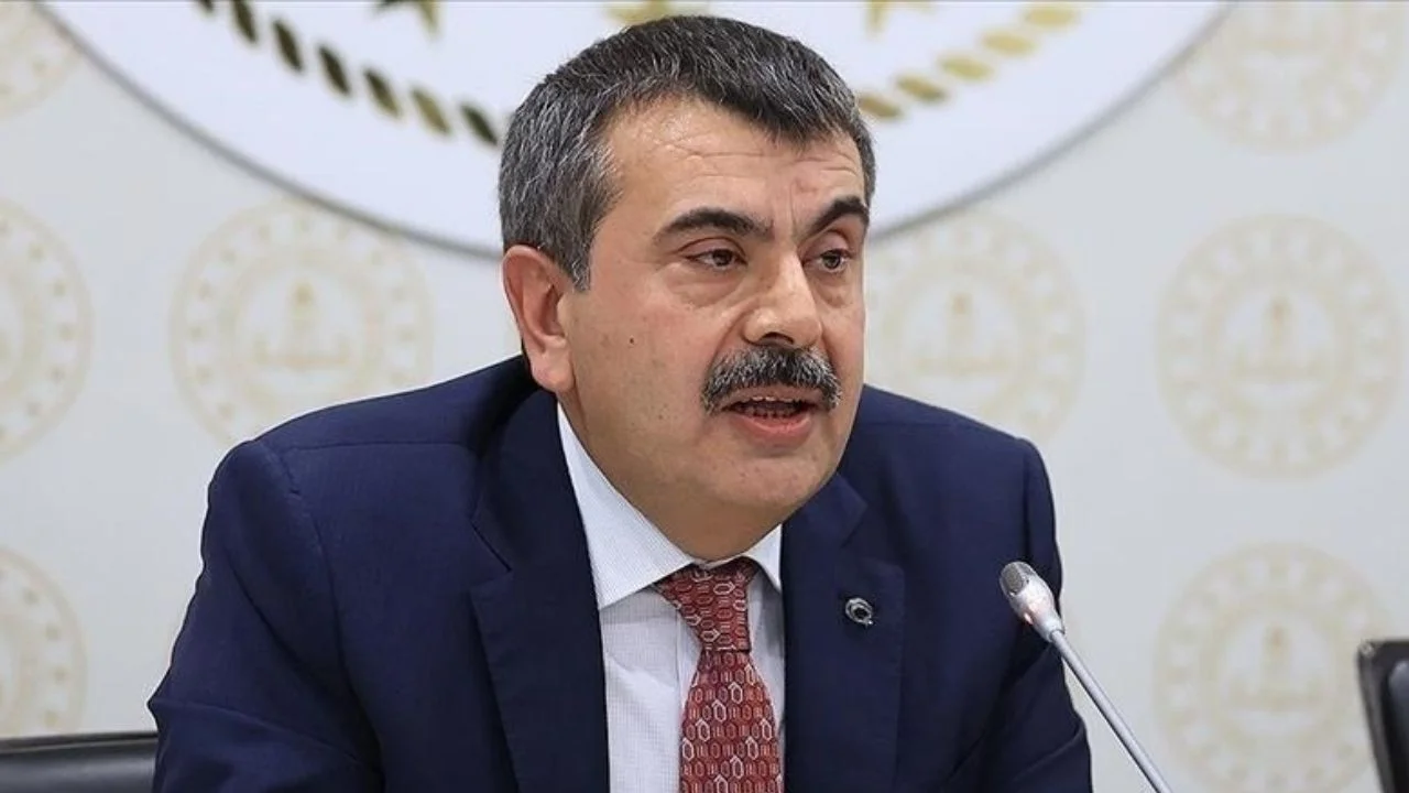 Milli Eğitim Bakanı Yusuf Tekin, bu eğitim öğretim döneminde ilk defa 9. sınıfa kayıt yaptıran her 100 öğrenciden 43'ünün mesleki ve teknik liseleri tercih ettiğini bildirdi.